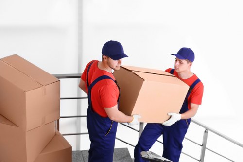 Contact and quotation step for a man with van move